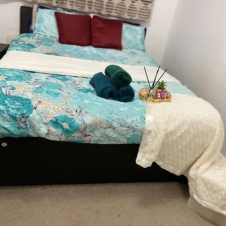 Princess 3 Bedroom House + Offstreet Parking +Wifi Leeds  Esterno foto