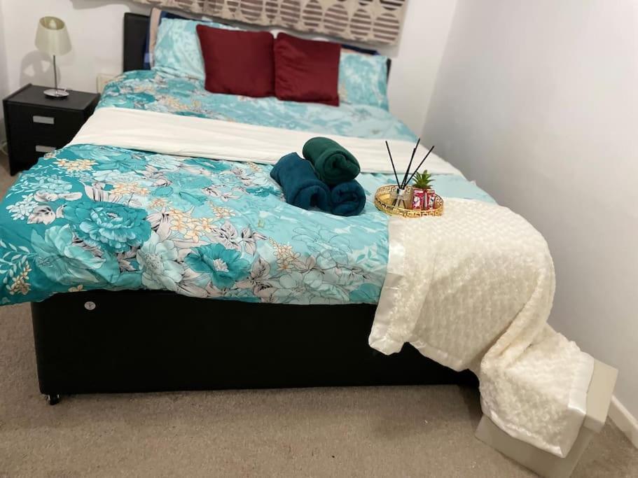Princess 3 Bedroom House + Offstreet Parking +Wifi Leeds  Esterno foto