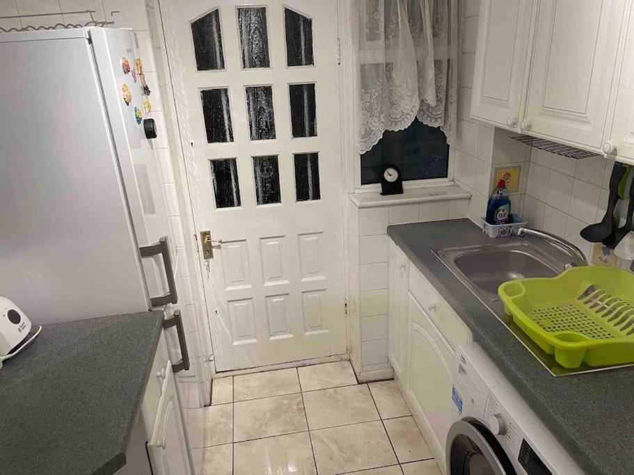 Princess 3 Bedroom House + Offstreet Parking +Wifi Leeds  Esterno foto