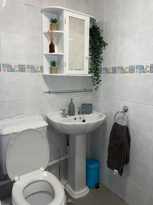 Princess 3 Bedroom House + Offstreet Parking +Wifi Leeds  Esterno foto